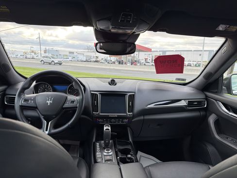 Used 2019 Maserati Levante image 25