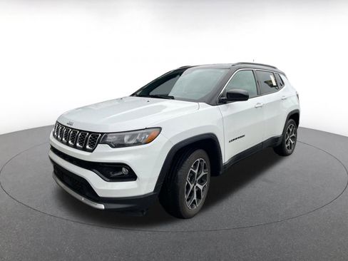 Used 2025 Jeep Compass Limited image 3