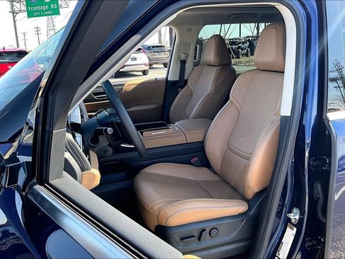 Certified 2025 INFINITI QX80 Luxe image 37