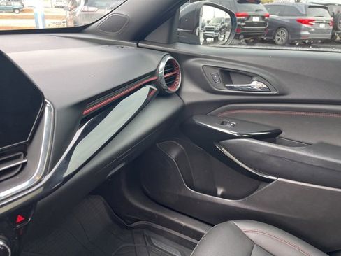 Used 2025 Chevrolet Trax RS w/ Sunroof Package image 28