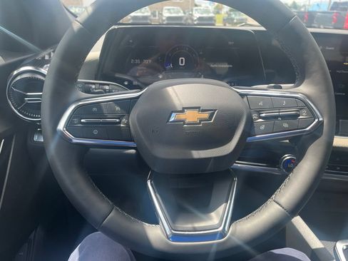 New 2026 Chevrolet Equinox LT w/ Convenience Package II FWD image 19