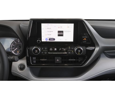 Used 2025 Toyota Highlander LE FWD image 10