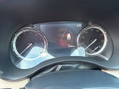 Used 2022 Toyota Highlander XLE AWD/4WD image 9