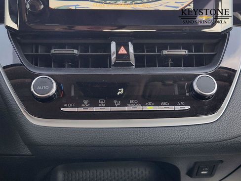 Used 2025 Toyota Corolla LE image 20