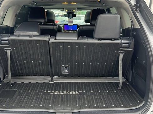Certified 2025 Toyota Highlander Limited image 28