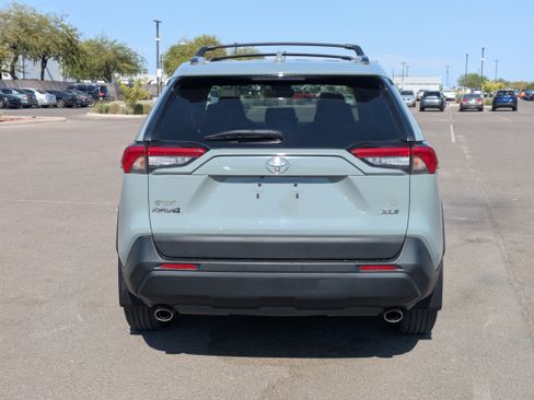 Used 2021 Toyota RAV4 XLE w/ Convenience Package FWD image 4