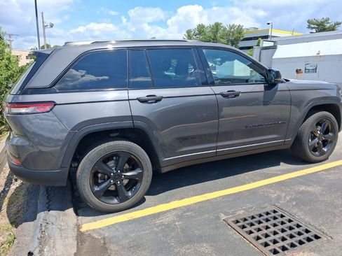 Used 2023 Jeep Grand Cherokee Altitude AWD/4WD image 7