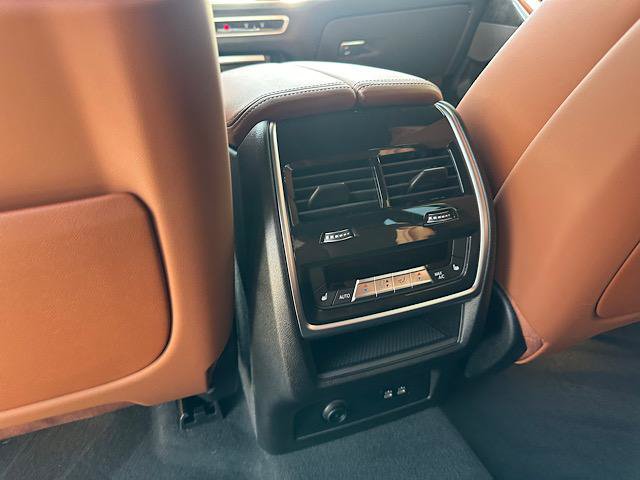 Used 2026 BMW X7 xDrive40i w/ Premium Package AWD/4WD image 23