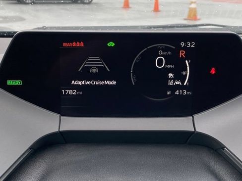 Used 2025 Toyota Prius XLE AWD/4WD image 31