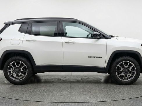 Used 2025 Jeep Compass Trailhawk image 11