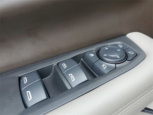 Used 2025 GMC Yukon XL Elevation image 24