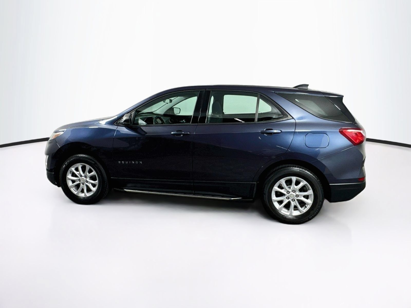 Used 2019 Chevrolet Equinox LS AWD/4WD image 4