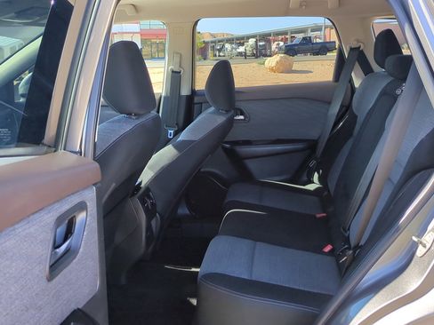 Used 2021 Nissan Rogue SV image 26