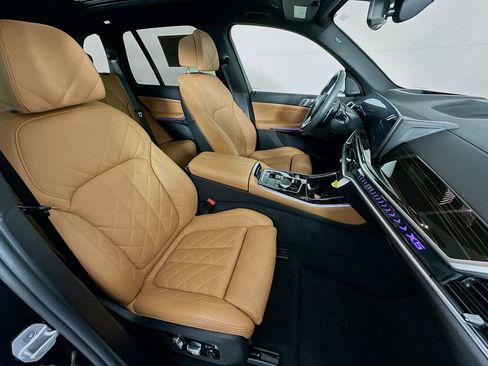 Used 2025 BMW X5 xDrive40i w/ Climate Comfort Package image 36