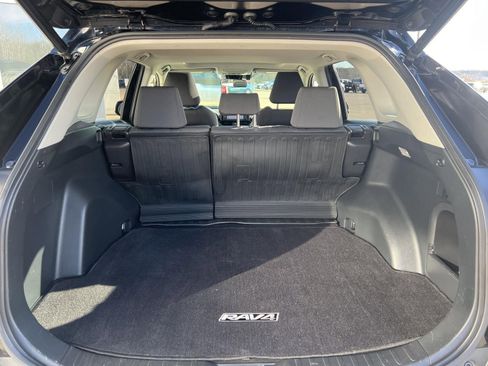 Used 2019 Toyota RAV4 XLE image 28