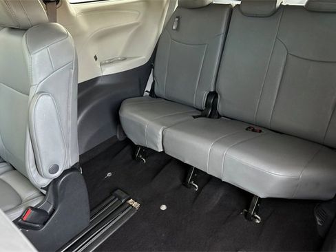 Used 2024 Toyota Sienna XLE image 17