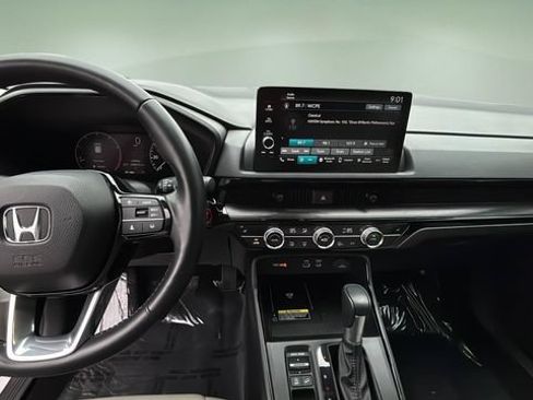 Used 2025 Honda CR-V EX-L image 10