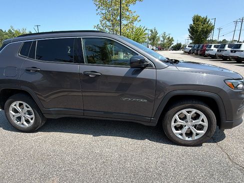 Used 2024 Jeep Compass Latitude AWD/4WD image 7