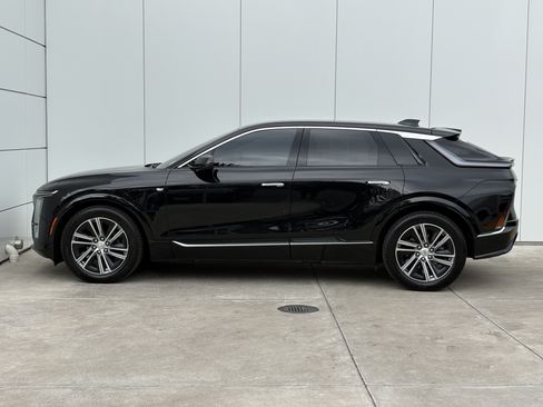 Used 2024 Cadillac Lyriq Luxury AWD/4WD image 4