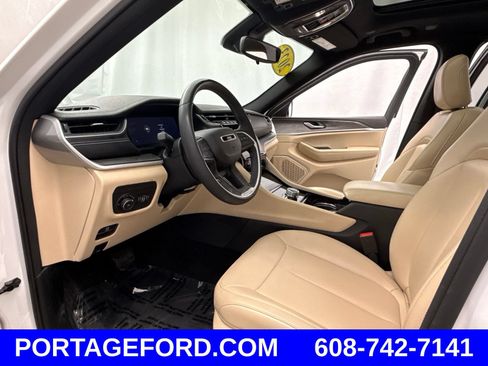 Certified 2023 Jeep Grand Cherokee Limited w/ Trailer Tow Prep Group (B) AWD/4WD image 10
