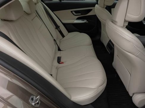 Used 2025 Mercedes-Benz E 350 4MATIC Sedan image 19