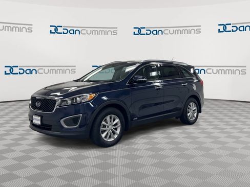 Used 2017 Kia Sorento AWD image 4