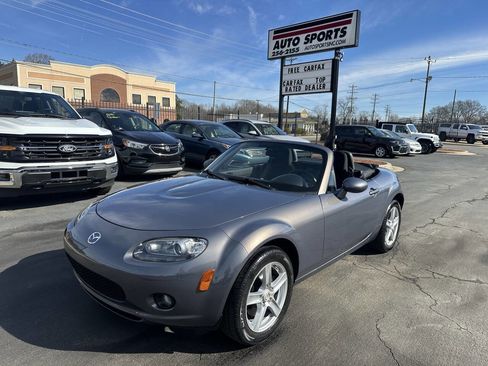 Used 2008 MAZDA MX-5 Miata Sport image 9