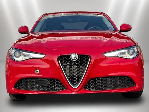 Used 2017 Alfa Romeo Giulia AWD image 2