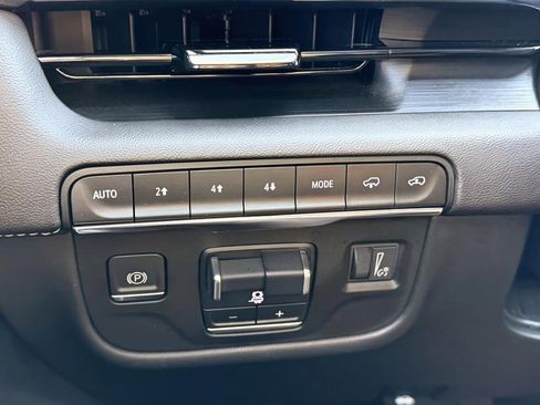 Certified 2022 Cadillac Escalade Premium Luxury w/ Performance Package image 18