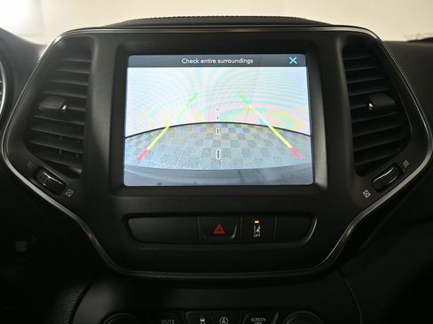 Used 2022 Jeep Cherokee Trailhawk image 30