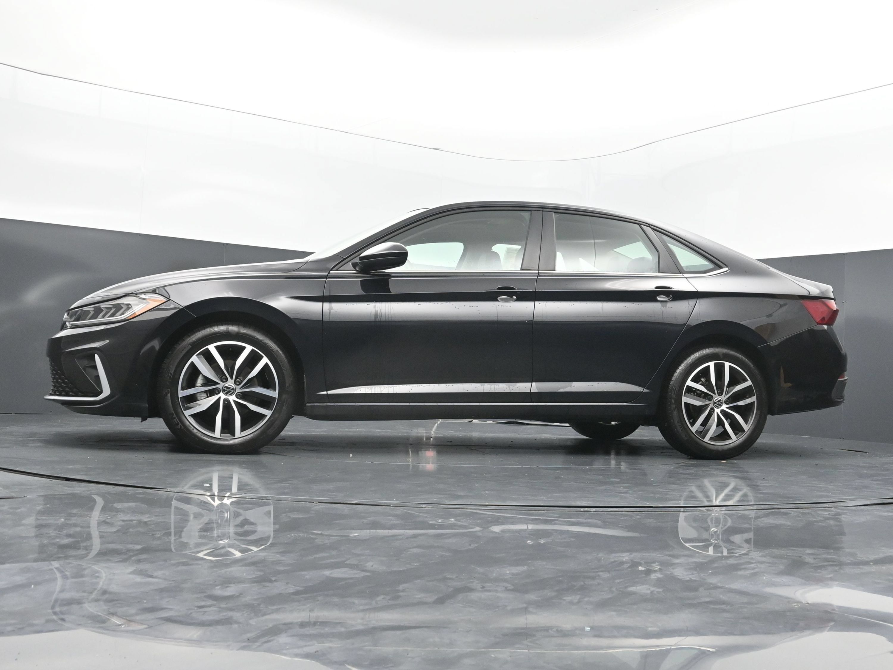 Used 2026 Volkswagen Jetta SE FWD image 35
