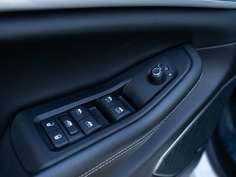 Used 2023 Jeep Grand Cherokee L Limited w/ Luxury Tech Group II image 15