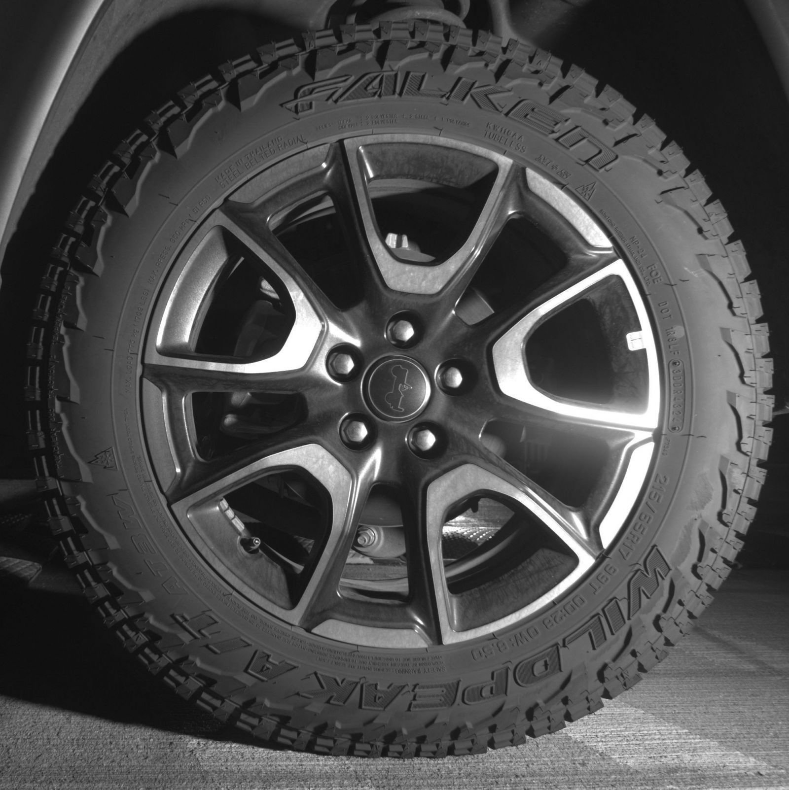 Used 2025 Jeep Compass Trailhawk AWD/4WD image 16