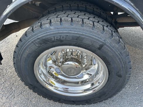 Used 2019 Ford F550 4x4 Regular Cab Super Duty w/ XL Value Package image 12