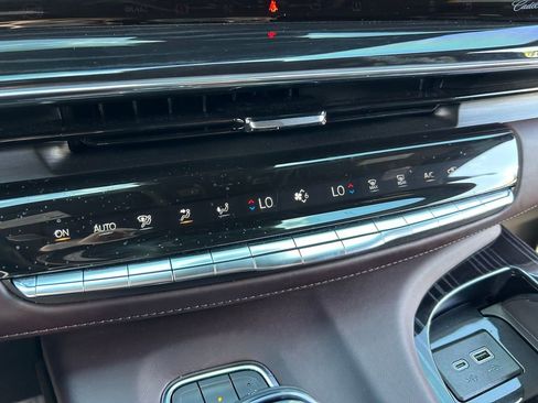 Used 2023 Cadillac Escalade V w/ LPO, ONYX Package AWD/4WD image 34