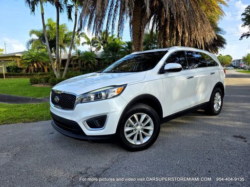 Used 2017 Kia Sorento FWD image 3