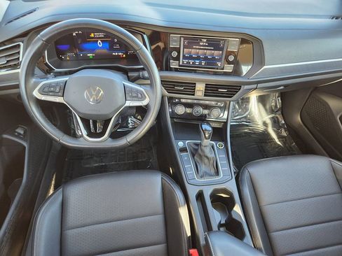 Used 2024 Volkswagen Jetta SE image 15