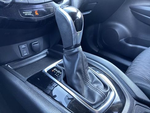 Used 2017 Nissan Rogue SV image 29