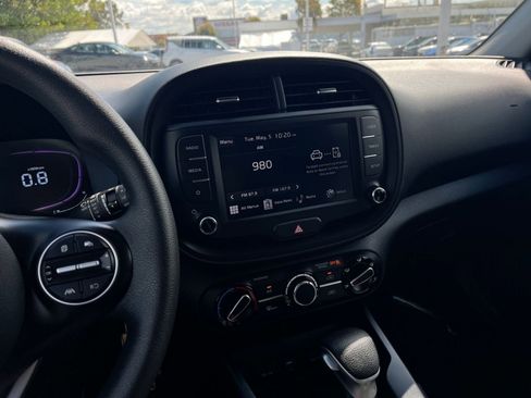 Used 2025 Kia Soul LX w/ LX Technology Package FWD image 17