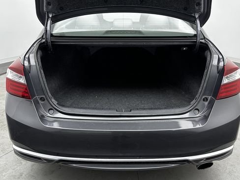 Used 2016 Honda Accord LX image 25