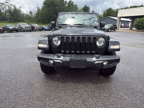 Used 2023 Jeep Wrangler Unlimited Sahara AWD/4WD image 9