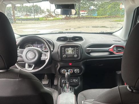 Used 2017 Jeep Renegade Trailhawk AWD/4WD image 25