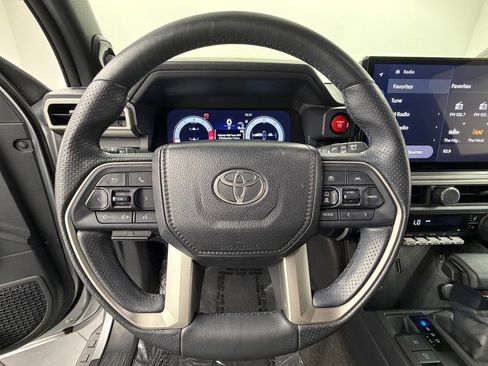 Used 2025 Toyota 4Runner TRD Off-Road Premium AWD/4WD image 26