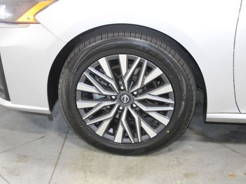 Used 2024 Nissan Altima 2.5 SV image 17