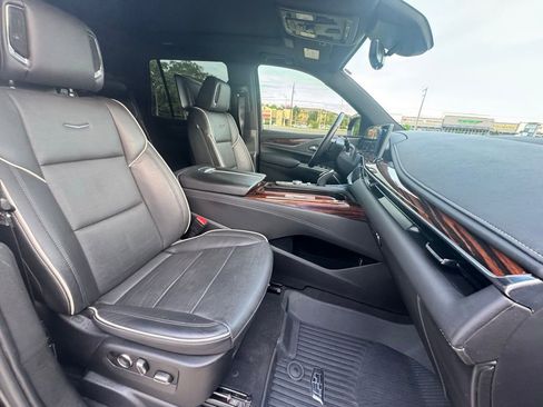 Used 2021 Cadillac Escalade Premium Luxury RWD image 13