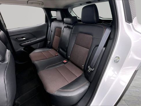 Used 2025 Nissan Kicks SR FWD image 26