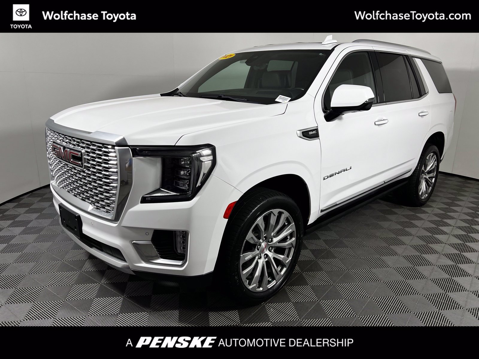 Used 2021 GMC Yukon Denali w/ Denali Premium Package AWD/4WD image 1