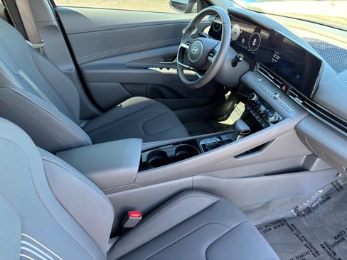 Used 2025 Hyundai Elantra SEL image 13