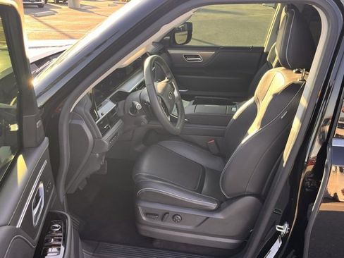 Certified 2025 INFINITI QX80 Luxe image 9