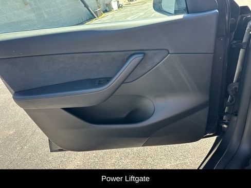 Used 2022 Tesla Model Y Long Range AWD/4WD image 18